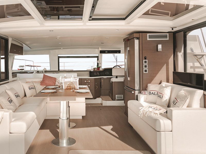 Bali 4.3 Motor Yacht