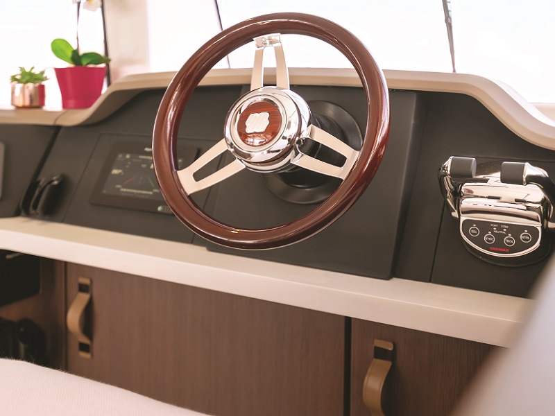 Bali 4.3 Motor Yacht
