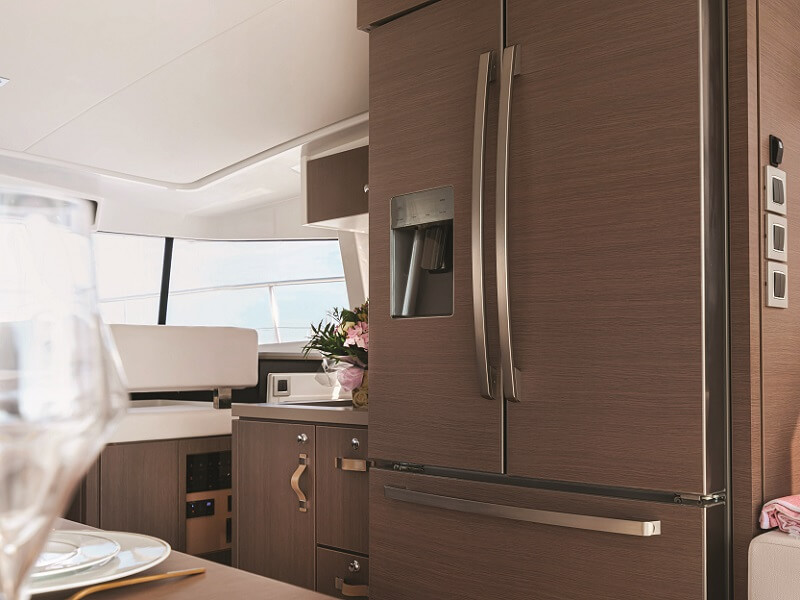 Bali 4.3 Motor Yacht
