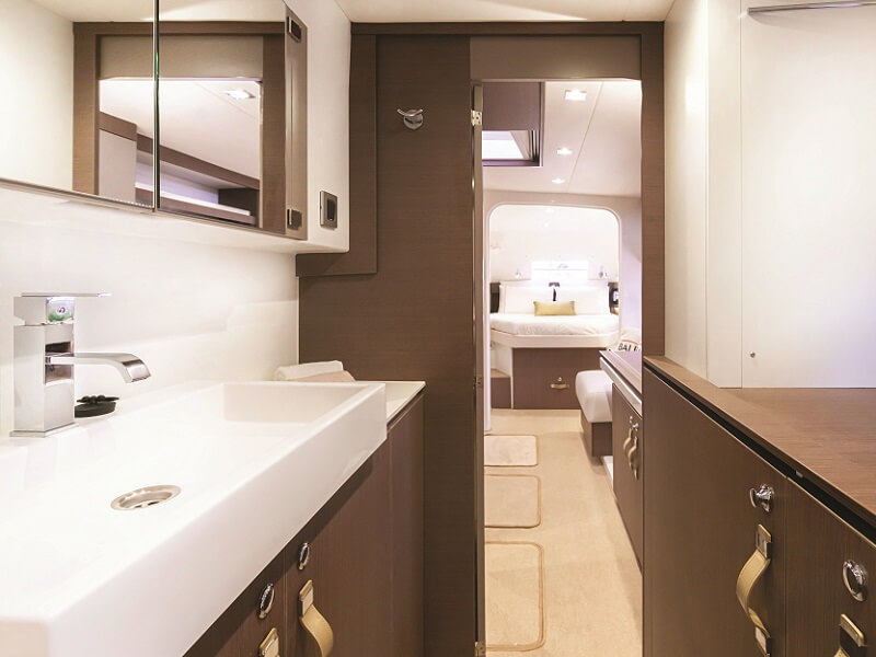 Bali 4.3 Motor Yacht
