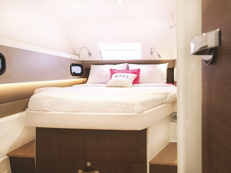 Bali 4.3 Motor Yacht