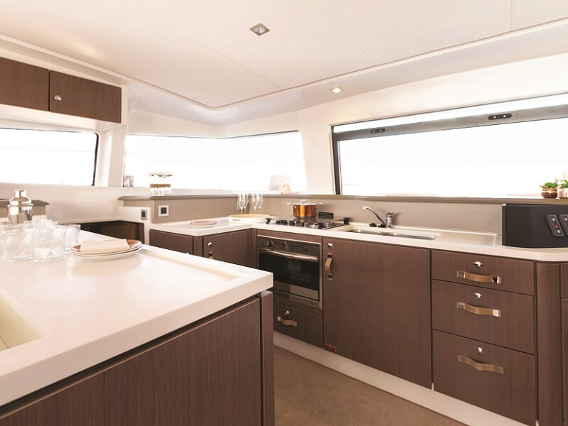 Bali 4.3 Motor Yacht