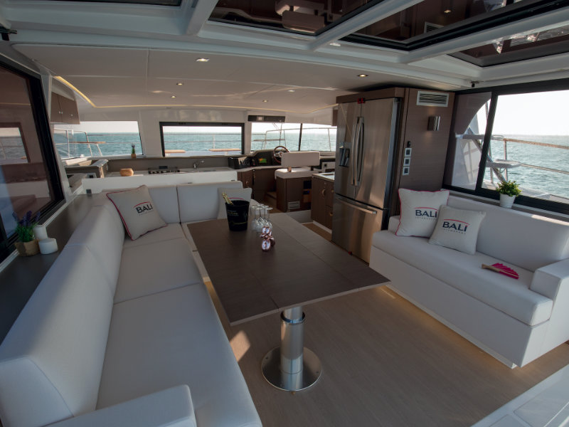 Bali 4.3 Motor Yacht